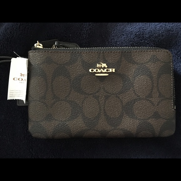 NWT Coach Wristlet - Picture 3 of 6